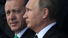 Руски СУ-34 е нарушил турското въздушно пространство, заяви Анкара снощи. НАТО предупреди Русия да спазва териториалната цялост на станата. Руското министерство на отбраната отрича, а заместник-председателят на комисията по международни въпроси към руската Държавна дума Леонид Калашников обвини Ердоган, че само търси повод, за да се срещне с Владимир Путин