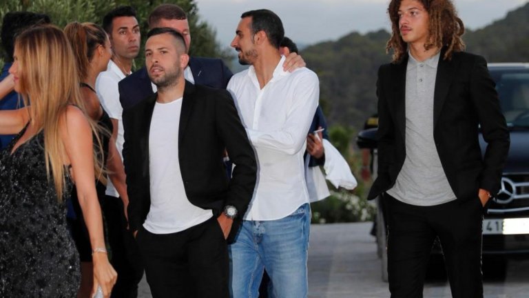 Купонът бе най-вече от бивши и настоящи играчи на Челси, Арсенал и Барселона