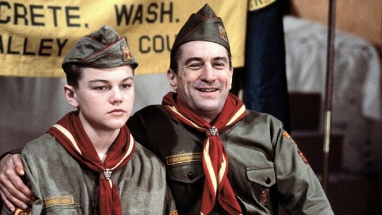 10. "Животът на момчето" (This Boy's Life, 1993)
Това е една от най-ранните главни роли на актьора. Той играе Тоби, обичания син на самотна майка, изиграна от Елън Баркин. В този филм можете да се насладите на изключителното екранно партньорство между Робърт Де Ниро и младия Ди Каприо - и, естествено, да проследите трансформацията на последния от малко момче, до решителен млад мъж.
