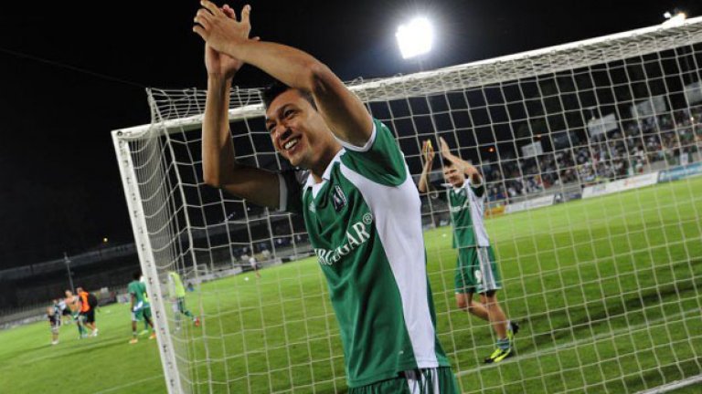 Марселиньо се радва на стадион "Васил Левски", след като Лудогорец победи на славната арена първия си еврошампион. 2:0 над ПСВ в турнира Лига Европа през 2013-а.