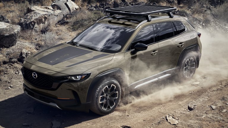 Mazda CX-50Mazda внимателно слуша потребителите си и техните оплаквания. Затова новата версия на легендата Mazda CX-5 е с разширено купе и повече пространство не само за краката, но и над главите на пасажерите. Дори вратите вече са по-широки с няколко сантиметра, за да се чувстват всички удобно.