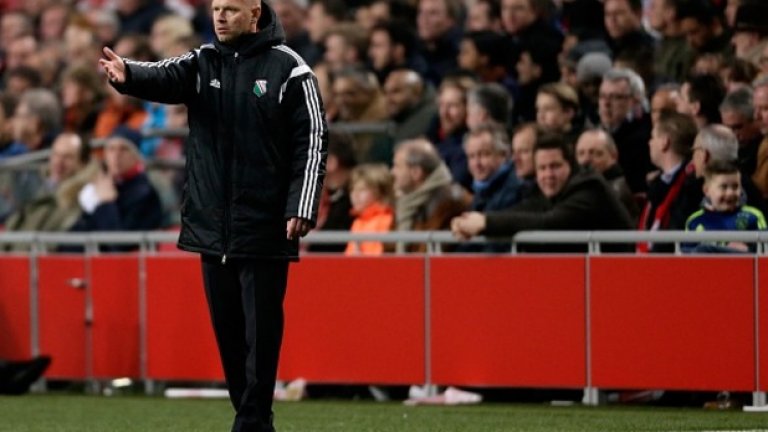 Хенинг Берг. Игра при "червените дяволи" от 1997 до 2000 г. През 2012 г. бе назначен в Блекбърн, а до миналия октомври водеше Легия Варшава.