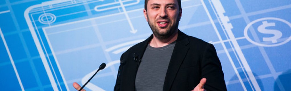 Съоснователят на WhatsApp Ян Кум коментира, че защитата на личната комуникация е базисен принцип на компанията му, най-вече заради личния му опит от живота му в СССР.
„Идеята е проста: когато изпращате съобщение, единственият човек, който може да го прочете, е човекът или групата, на които го изпращате. Никой друг не може да види какво пише в съобщението. Нито киберпрестъпниците. Нито хакерите. Нито потисническите режими. Дори ние не можем“, написа той в блога си