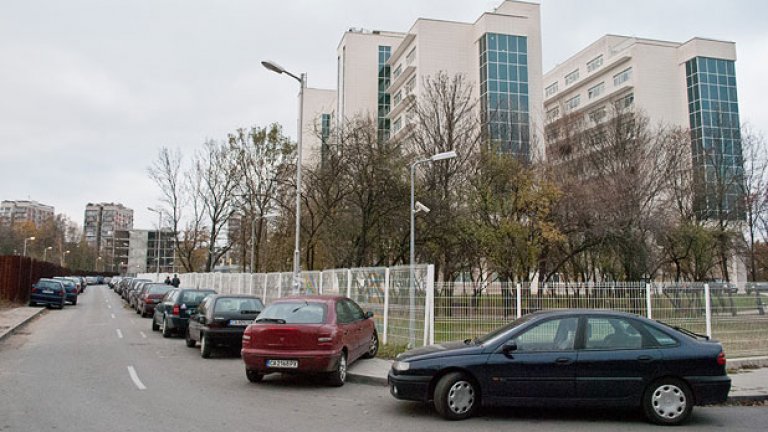 Това трасе зад болница "Токуда" ще бъде използвано за нов пробив към кв. "Хладилника", вместо да се секат дървета за ново шосе в непосредствена близост до него