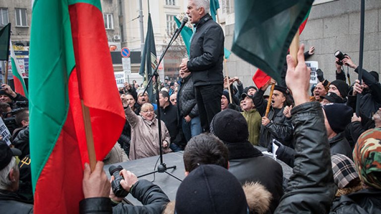 Тълпата скандираше "Волен!" или "Атака! Победа!"