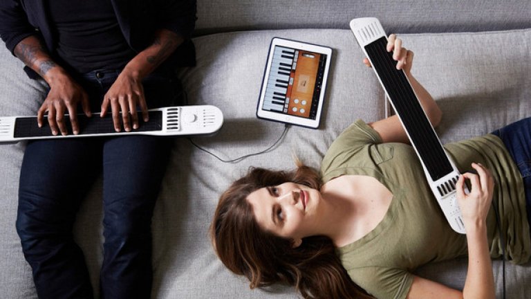 Музикалният инструмент, който всеки може да овладее
Artiphon Instrument 1 / $399
Около 70% от възрастните искат да свирят на музикален инструмент редовно, но само 5% могат реално да го правят, отчасти – защото им е трудно да изберат кой инструмент искат да овладеят.
Този проблем не важи за Artiphon, който може да имитира десетки инструменти – не само звученето им, но и технологията на свирене. Той може да бъде настройван като китара или като пиано. Инструментът позволява и миксиране на звуци.