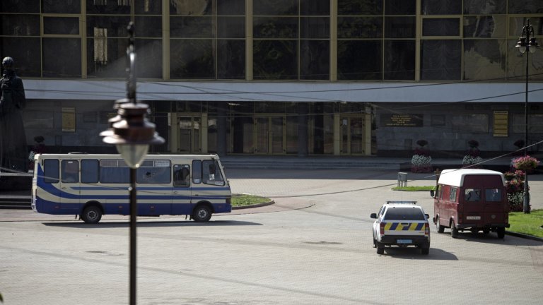 Кризата с похитения автобус в Украйна е достойна за епизод на Black Mirror