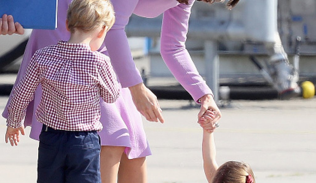 Както се вижда тук, и кралските деца правят истерии и капризи. Това са принц Джордж и принцеса Шарлът.