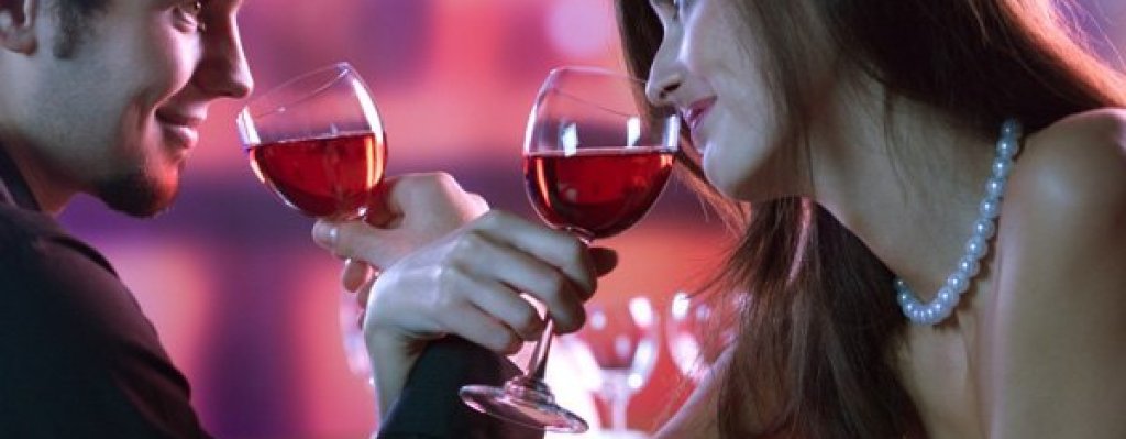 couple-drinking-togther
