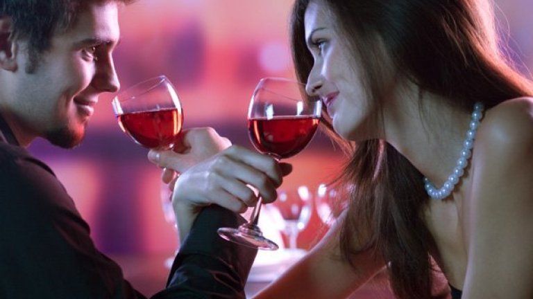 couple-drinking-togther