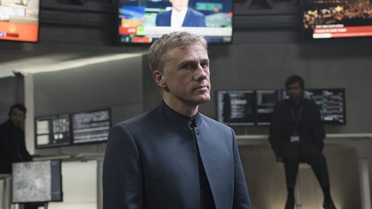 Ернст Ставро Блофелд
Само и единствено злодей от филм за Бонд би могъл да има такова име. Ако оставим настрана това, Блофелд е персонажът, около когото се гради цялата вселена на книгите на Флеминг и съответно филмите, а образът му става абсолютно култов и се превръща в един от най-запомнящите се в цялото кино.  
Той е най-големият враг на 007, зъл гений с маниакална обсесия да постигне световна доминация през своята тайна организация SPECTRE. Блофелд е и злодеят, който обикновено има най-лична връзка с Бонд. Появява се за първи път през 1963 г. в “От Русия с Любов” и след това го виждаме в още седем филма до “Спектър”, където е изигран от Кристоф Валц.