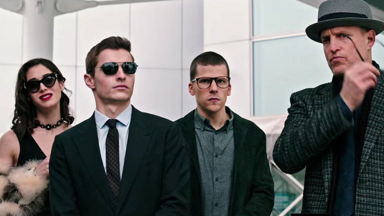Зрителна измама 2 / Now You See Me 2
Откъдето и да го погледнете, продължението на оригиналата "Зрителна измама" от 2013 г. не е добър филм. Сценарият му е слаб, има поне половин час ненужни сцени и като цяло не оправдава съществуването си като филмово продължение.  
Забавлението обаче е на високо ниво благодарение на оригиналния звезден състав, към който се присъединяват Даниел Радклиф и Лизи Каплан. Приемете "Зрителна измама 2" такава, каквато е, и ще осъзнаете, че е съвсем прилично развлечение.
