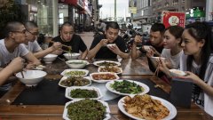 Нужда от мерки срещу пилеенето на храна има, но те към момента се посрещат скептично от китайците