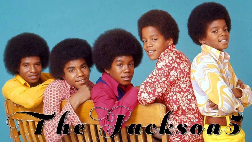 1. The Jackson 5 - I Want You Back (1969)

Един от първите грандиозни хитове на бой банда си остава и най-зашеметяващият.
Едва 11-годишен, Майкъл Джексън е големият герой в I Want You Back, надарен с такъв глас и интерпретативни способности, че да превърне песента – един отчаян опит за възпламеняване на угаснала любов – в нещо много по-дълбоко и жизнерадостно.
Малко след като I Want You Back се появява, Майкъл вече е утвърдена звезда. А му предстоят още толкова много велики моменти...