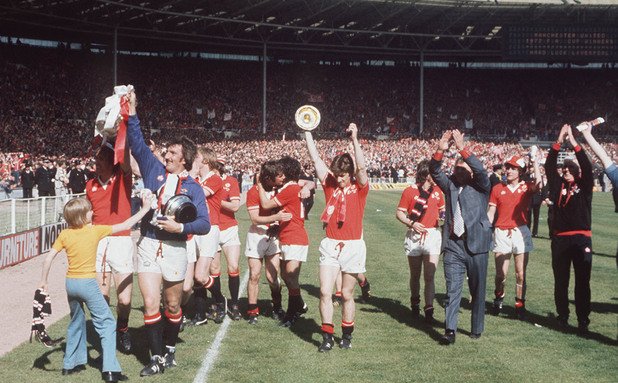 Манчестър Юнайтед - Ливърпул 2:1, финал за ФА къп (21.05.1977 г.)
22 години преди требъла на Юнайтед, Ливърпул се опитва да постигне такъв, но е спрян от вечния съперник. И трите гола падат в рамките на пет минути в началото на второто полувреме.