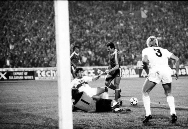 Левски - Щутгарт 1:0, 1983 г.
С победен гол на Мишо Вълчев в последните секунди Левски елиминира германците в Купата на УЕФА. Мачът е исторически, защото гостите са страхотен отбор, който печели титлата в края на сезона.
Година по-късно Левски елиминира отново Щутгарт, но този път с два равни мача - 1:1 и 2:2.
