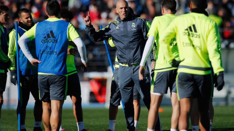 2. Идол, който знае как да се превърне в лидер
Зидан не си усложнява живота. Знае как да създаде приятна атмосфера в съблекалнята. Всичко, което е нужно, са няколко разговора на четири очи за легендата на клуба, за да се превърне в треньора, за когото играчите вече започнаха да се раздават напълно.