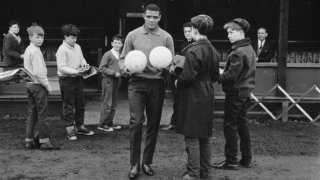 Роден в Южна Африка, Албърт Йоханесон стига до елитната дивизия на Англия и до финал за ФА Къп