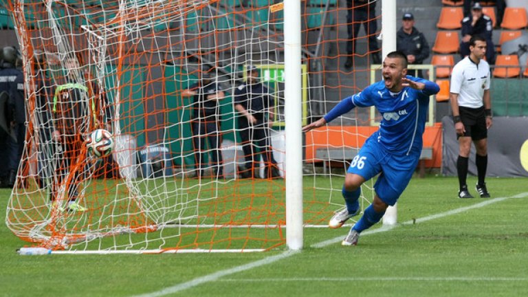 Божинов отбеляза 8 гола в 20 срещи с екипа на Левски.