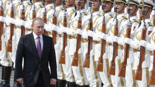 През следващите няколко месеца трябва да очакваме контраатаката на изменената руска памет да се развива в нови посоки