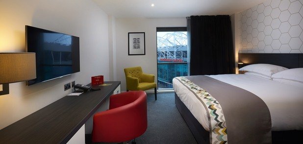 Стая с изглед към „Олд Трафорд“