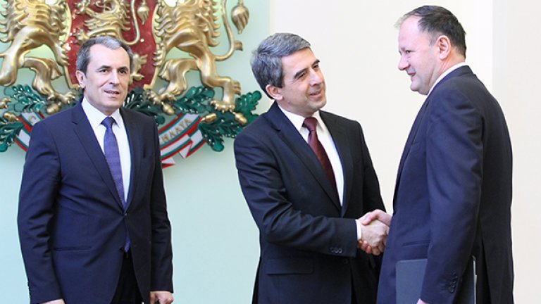 Тримата първи: премиерът Орешарски, президентът Плевнелиев и председателят на 42 НС Михаил Миков