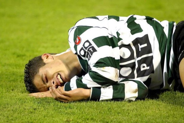 Португалецът дебютира в Европа като 17-годишен талант в цветовете на Спортинг Лисабон през август 2002 г. 