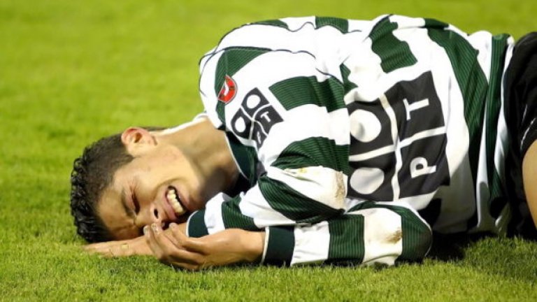 Португалецът дебютира в Европа като 17-годишен талант в цветовете на Спортинг Лисабон през август 2002 г. 
