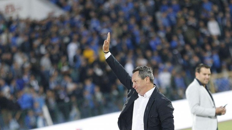 В очите на Славиша ситуацията на „Герена" е толкова безнадеждна, че му оставало само да отиде до черквата, да дръпне една молитва и да запали свещ. И да крои планове къде ще работи от юни нататък.