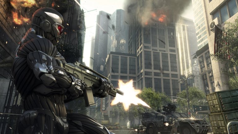 Crysis 2
В основата си Crysis 2 прилича доста на оригинала, където главен елемент бе т.нар. Nanosuit – модифицирана екипировка, която позволява различни генетични подобрения на героя ви. В същото време, продължението на играта пренася действието на друго място, развива една относително по-стегната история и предлага някои страхотни подобрения по геймплея. След първоначалните почти идилични кадри, играта ни пренася в Ню Йорк, по чиито улици се води истинска война. Вие сте в ролята на войник, който неочаквано се оказва новият собственик на нанокостюма.
Дизайнът на нивата е уникален с това, че е в пъти по-нелинеен от 99 процента от другите шутъри, без в същото време да е напълно отворен, така че геймърите да губят чувство за ориентир и прогрес. Атмосферата на полуразрушения мегаполис, над който витае заплахата от биологично оръжие, и възможността да се потопите максимално в нея, са наелектризиращи. Следите от разразилия се в града конфликт са навсякъде – катастрофирали коли, тлеещи пожари, порутени сгради, трупове по улиците. Като получавате свободата да се движите в доста по-широк периметър, отколкото обикновено имате в шутър игра, виждате от различни страни ужасите, връхлетели Ню Йорк. Ефектно е и засилва излъчването на играта.