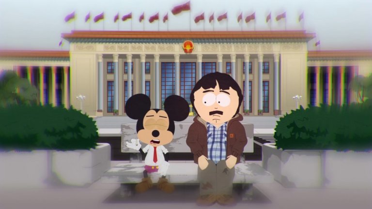 Сезон 24 - Pandemic SpecialСпециалният епизод от един час е низ от хапливи подигравки към имунолога Антъни Фаучи или като тази, че хората, които носят маски под носа, са с „памперси за брадичка“, но най-силният момент е, когато става ясен произходът на коронавируса. Оказва се, че Ранди Марш е бил в Китай заедно с Мики Маус и след прекаляване със субстанции Ранди прави секс с прилеп. По този начин бащата на Стан пренася заразата в САЩ…