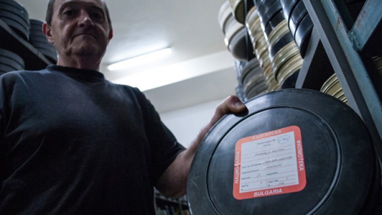 "Най-много държа да се запазят българските филми", казва ръководителят на базата Асен Янков 