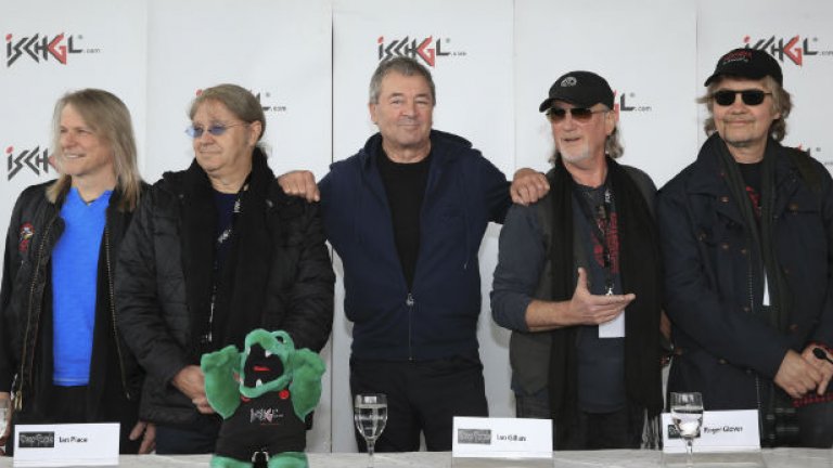 Настоящата формация на Purple (отляво надясно): Стив Морс, Иън Пейс, Иън Гилън, Роджър Глоувър и Дон Еъри