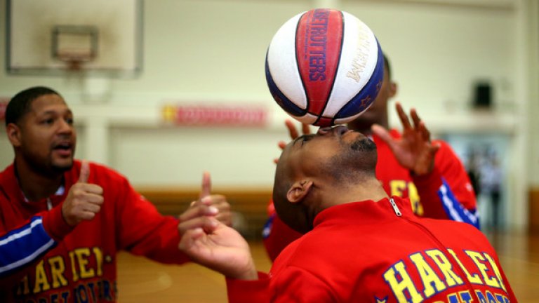 Световният рекорд по жонглиране с нос е на Скутър Кристенсен.