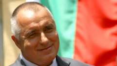 Премиерът Бойко Борисов дари подаръка си от 30 000 лева за ЧРД от депутатите на ГЕРБ на родния си град Банкя