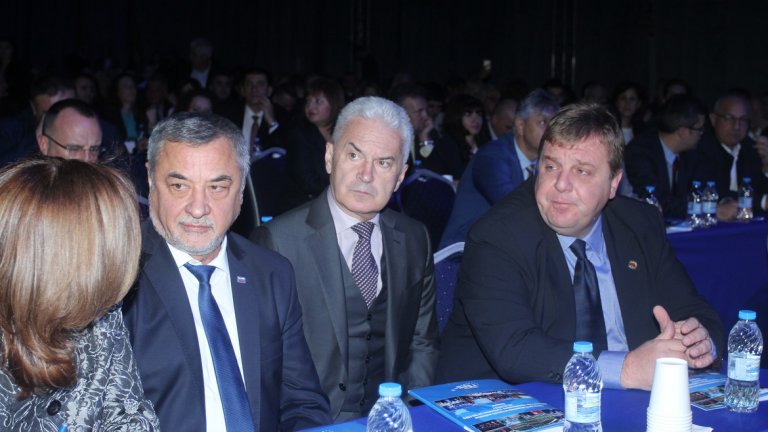 Коалиционните партньори Валери Симеонов, Волен Сидеров и Красимир Каракачанов също са на конгреса
