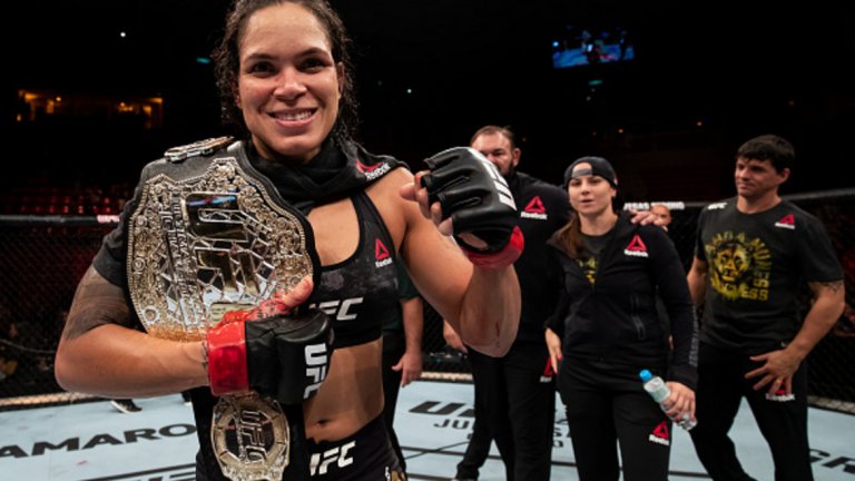 Това е трета поредна защита за шампионката в категория "петел"