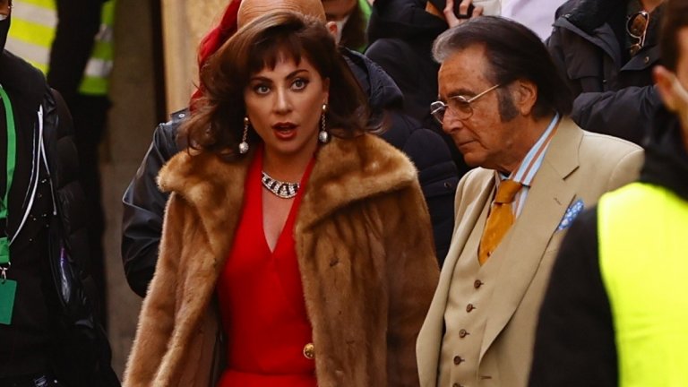 “Домът на Gucci”
Вдъхновен от шокиращата истинска история на империята зад италианската модна къща Gucci, филмът на Ридли Скот разкрива какво означава да носиш това име, каква е неговата цена и колко далеч би стигнало едно семейство, за да получи контрол и власт. Ще станем свидетели на три десетилетия, изпълнени с любов, упадък, амбиция, предателства и отмъщение, водещи до трагичен край .
В центъра на историята е чаровната и интелигентна Патриция (Лейди Гага), която е омъжена за Маурицио Гучи (Адам Драйвър) – внук на създателя на Gucci и един от наследниците на компанията. 
Докато направлява натовареното с изключително високи залози развитие на иконичната марка, Патриция се бори с всички сили за надмощие над основните фигури в семейния бизнес, включително нейния съпруг, хитрия му чичо Алдо, предприемчивия му братовчед Паоло и старомодния му баща Родолфо.