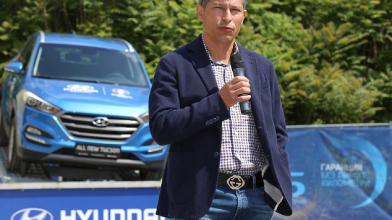 За тържествено откриване дойде футболната легенда Красимир Балъков и отдели специално внимание на Hyundai Fan Park. Той се включи в томболата, която при тестване на един от моделите на Hyundai предлага възможност за спечелване на топка – точно копие на топката на ЕВРО 2016.
