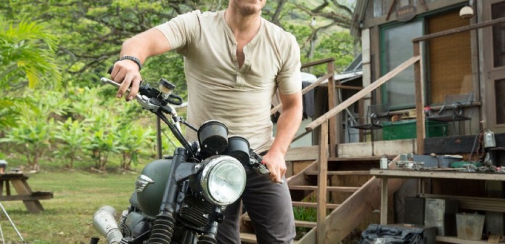 jurassicworld12-696x495