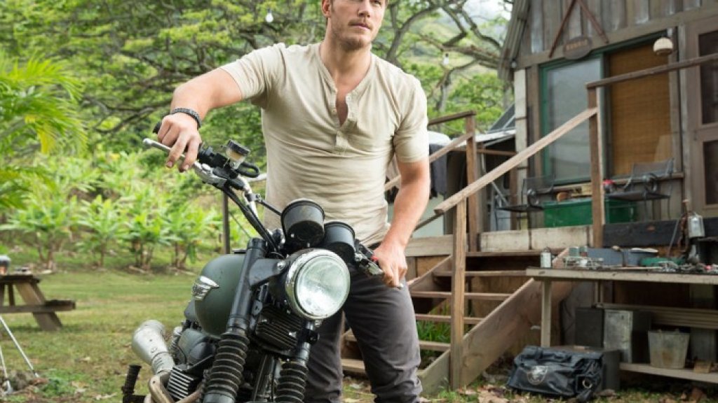 jurassicworld12-696x495