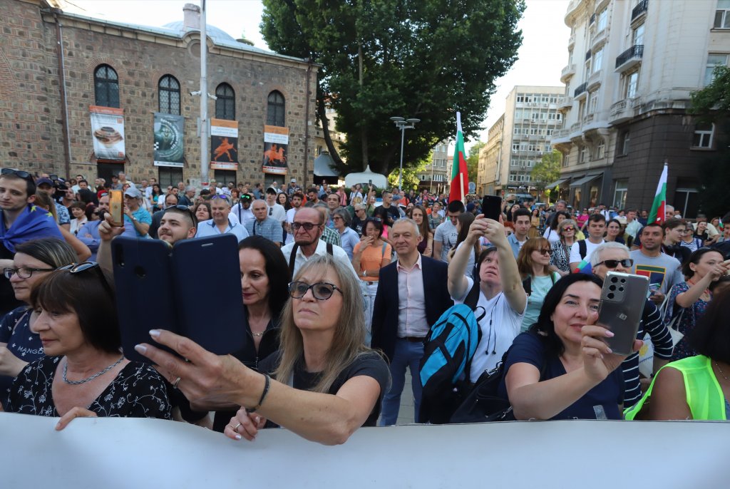 Петков на протеста: Има толкова много хора, които искат България без задкулисие