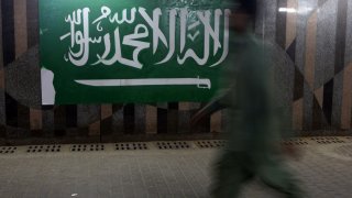 Саудитска Арабия затвори ключов петролопровод след атака с дронове от Ирак