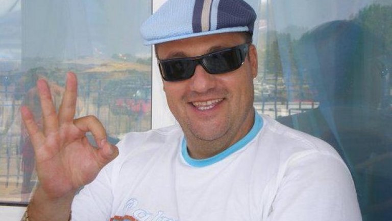 Попов беше лаконичен: "В момента съм на работа. Не мога да ви кажа нищо повече, след малко ме викат в прокуратурата"