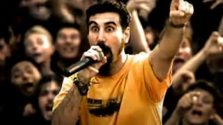 Какво звучи в офиса: Опитите ни да изпеем Chop Suey! без грешка