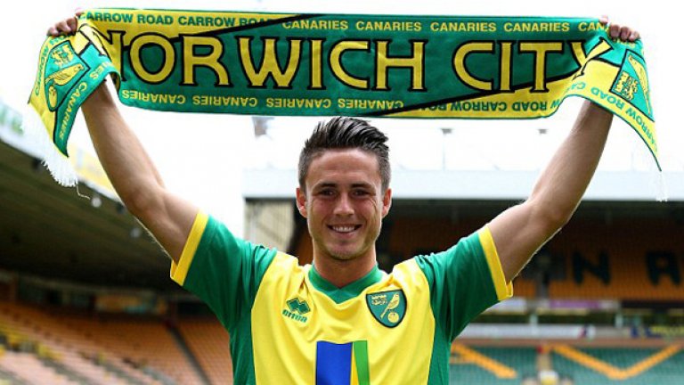 Рики ван Волфсвинкел (Норич)
Рики вкара гол в първия си мач за Норич и оттогава насам страда от голова суша. Холандецът не се движи добре по терена, не участва в развитието на атаките и записва едва по 25 отигравания на мач – твърде нисък резултат.
От септември насам Ван Волфсвинкел няма пълни 90 минути в един мач и твърде често феновете на Норич подвикват, че любимият им тим играе с десет човека. Тепърва ще разберем дали Рики ще остане в клуба.