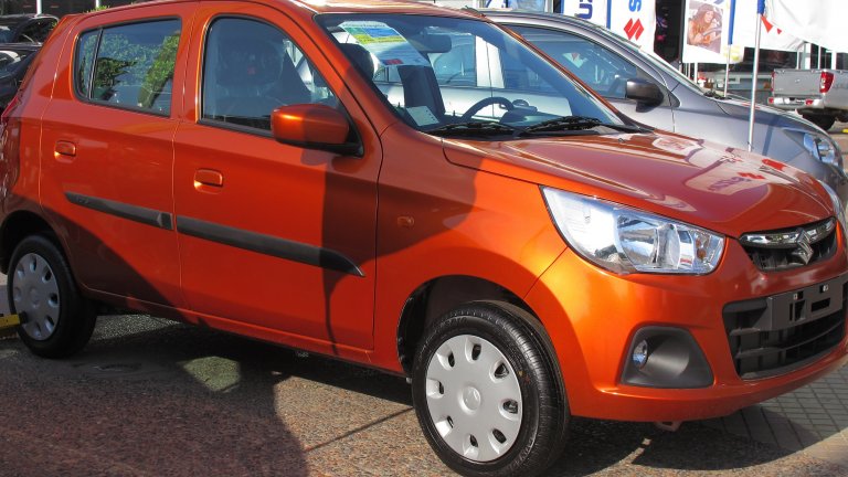 Maruti Suzuki Alto K10 - $4600
Наследникът на Maruti 800, който е по-евтин и по-грозен даже и от него. При цена около $4600 за чисто нов базов модел, Alto K10 определено оправдава репутацията си и продължава традицията да не предлага каквито и да е функции за безопасност или дори радио.  
Все пак е оборудван с климатик, така че можете да се охладите, ако случайно ви се наложи да се повозите неудобно в нещо подобно из улиците на някой индийски град.