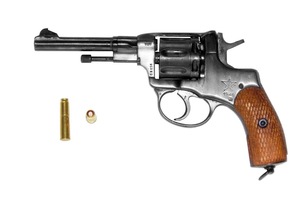 1280px-Nagant_Revolver