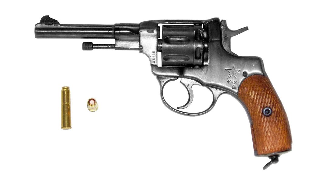 1280px-Nagant_Revolver