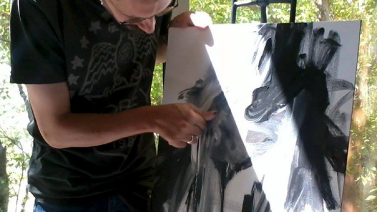 Виктор Меламед рисува пред публика в лобито на Park Hotel Moskva в рамките на DOMA art festival